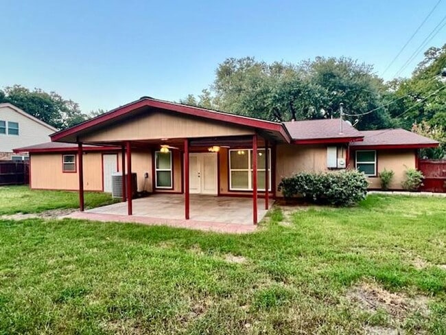 Building Photo - Westwood Subdivision / Rockdale, TX / 4 bedrooms / One Story