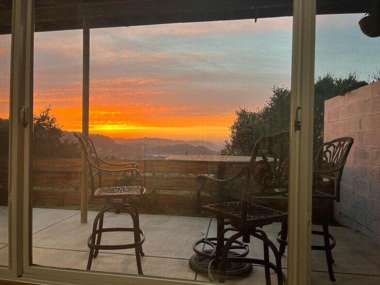 Building Photo - 496 Carr Ave