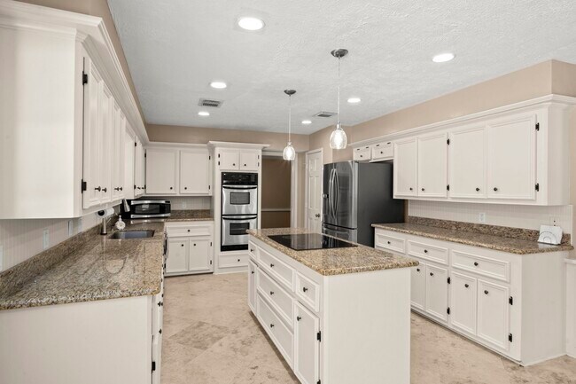 Building Photo - 17627 Macrantha Dr