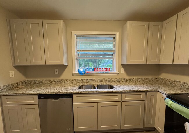 Building Photo - Newly RENOVATED ranch in Decatur near Buen...