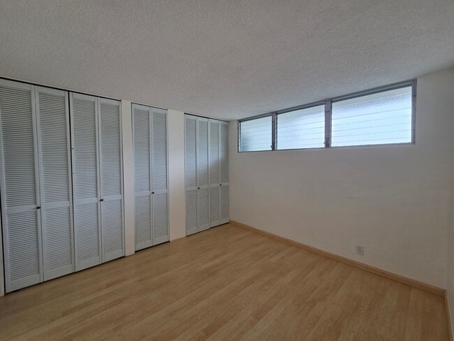 Building Photo - Conveniently located 1 bedroom, 1 bath & 1 parking in Punchbowl