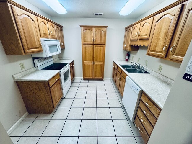 Building Photo - FOR LEASE- CONDO LOCATED IN A 55+ COMMUNITY!