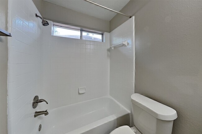 Building Photo - 22819 Williamschase Dr