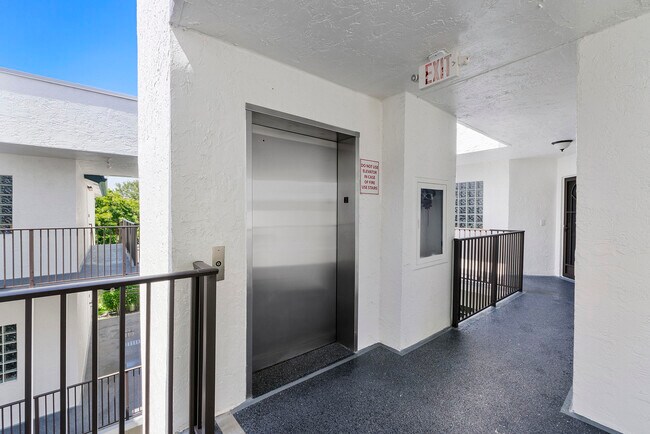 Building Photo - 5153 Floria Dr