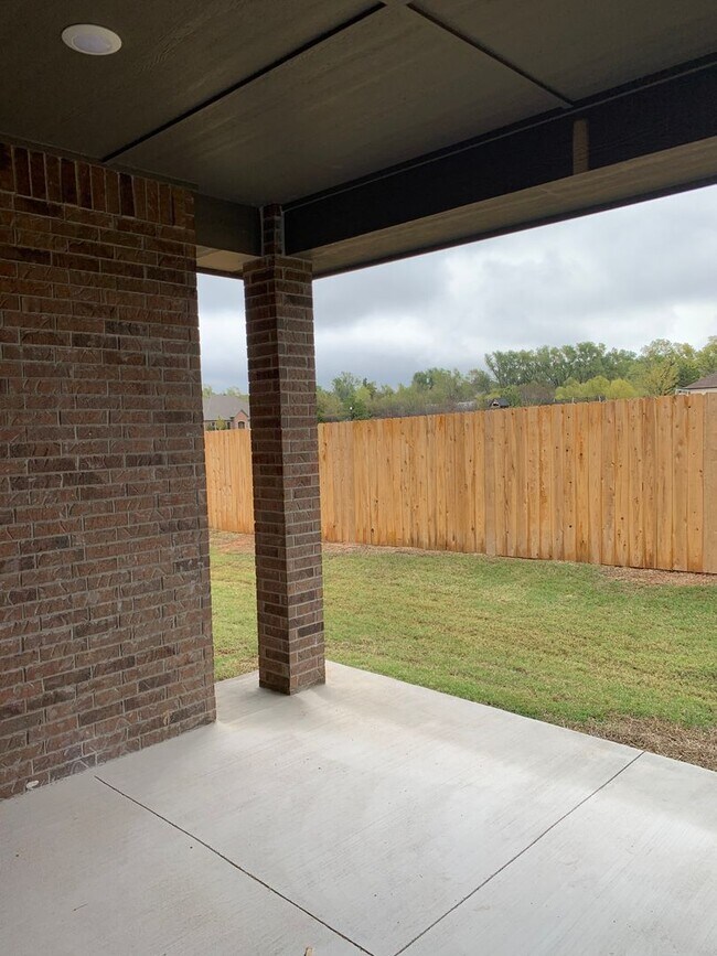 Building Photo - 3 bedroom, 3 bathroom, 2 car garage with a study in Gated Neighborhood