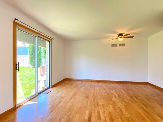 Building Photo - 3503 Willowview Ct