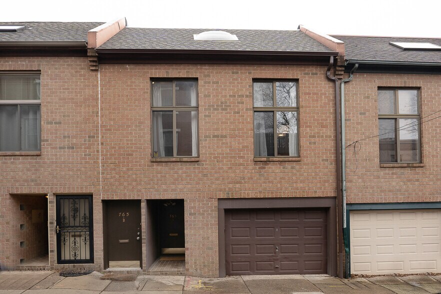 Primary Photo - 765 N Ringgold St