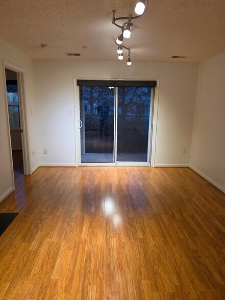 Building Photo - 10016 Vanderbilt Cir