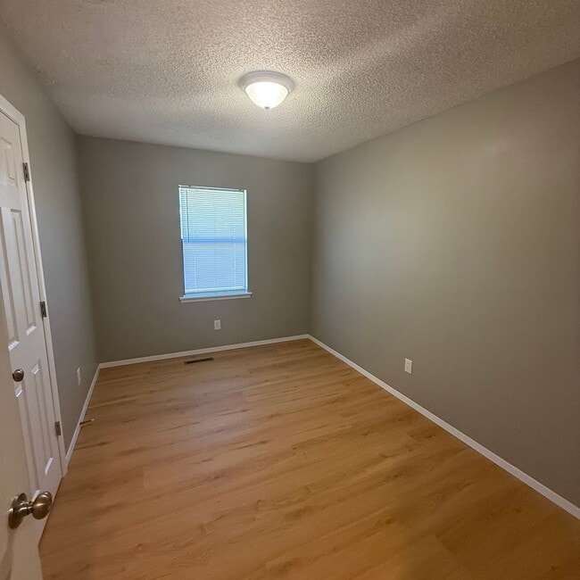 Building Photo - remodeled 3 bedroom 2 bathroom home