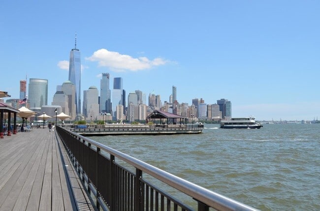 Building Photo - 105 Greene St