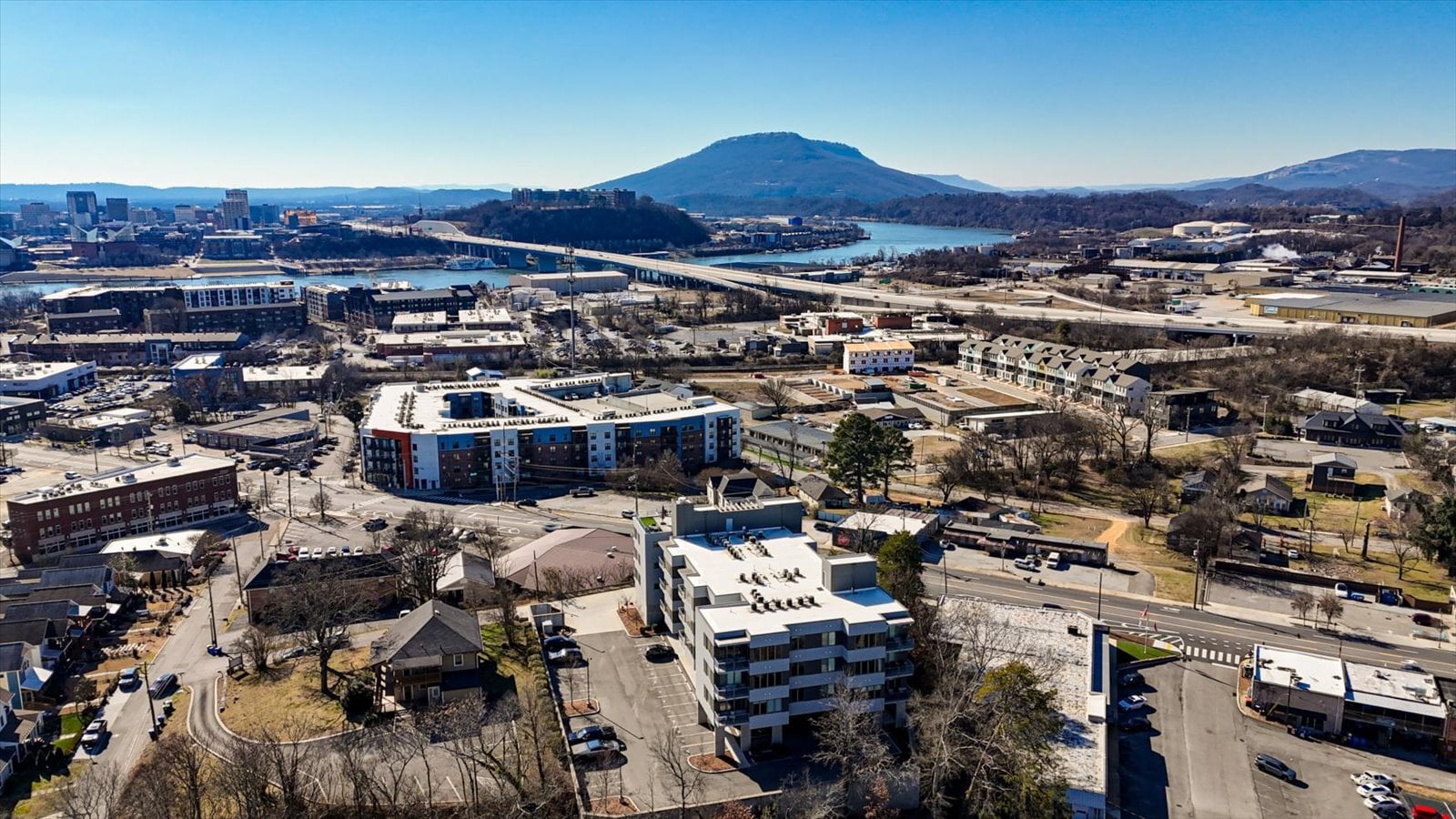 Building Photo - 411 Fairpoint St