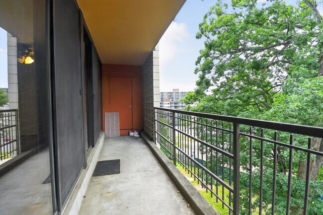 Building Photo - 12 S Van Dorn St
