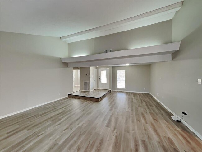 Building Photo - 16135 Deer Lick Dr