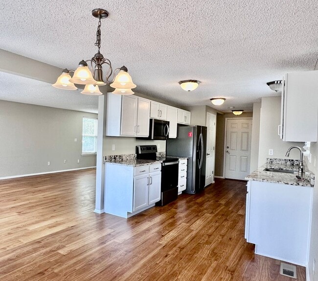 Building Photo - Conveniently Located Home in East Quincy H...