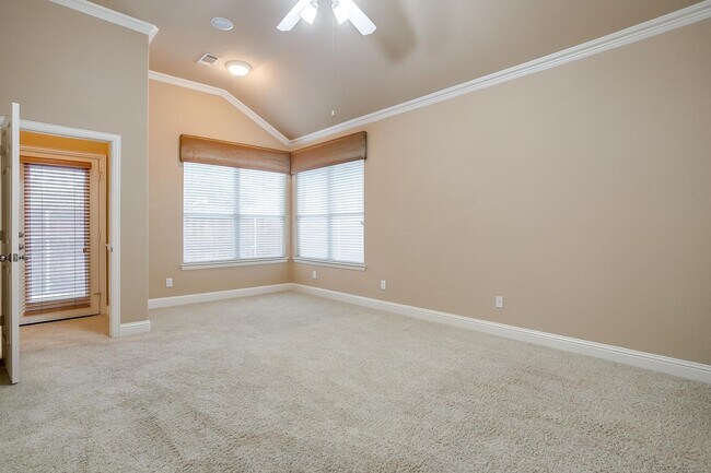 Building Photo - Amazing Well Maintained 3 Bedroom, 2 Bath Home in Euless Gated Community- 76039- Grapevine-Colley...