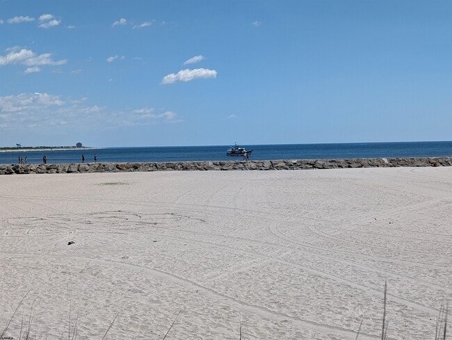 Building Photo - 207 Oriental Ave