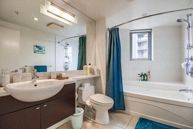 Building Photo - Skyline Views & Sophisticated Corner Living at Aria in Cortez Hill