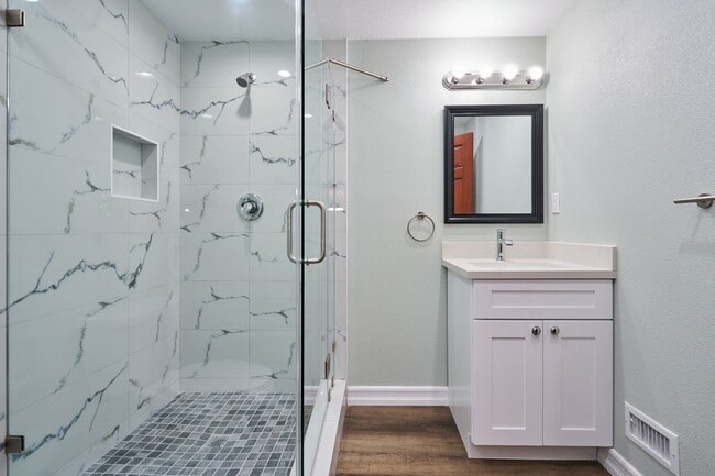 Building Photo - Aqua Vista - Entertainers Playhouse