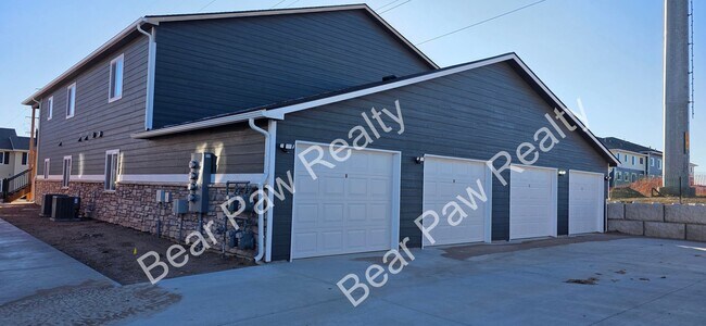 Building Photo - 1026 Center Dr
