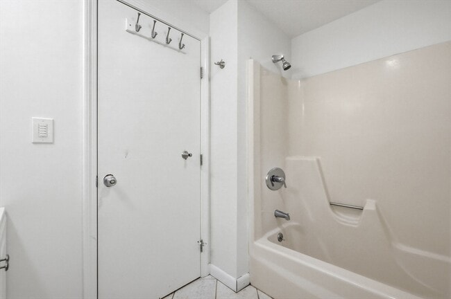 Building Photo - 146 Russet Ln