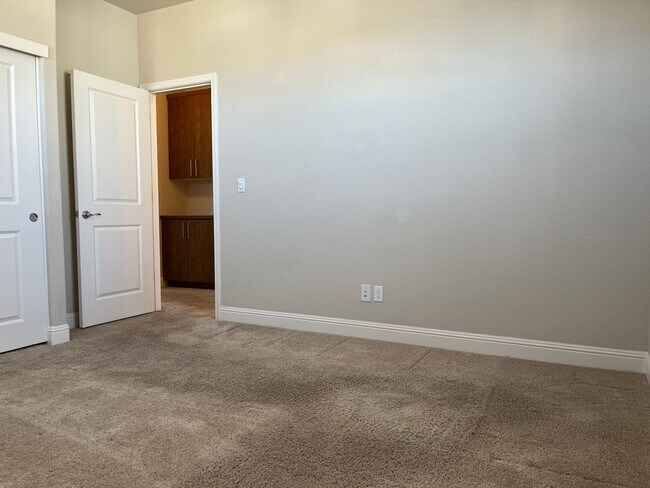 Building Photo - 10833 Portico Cir