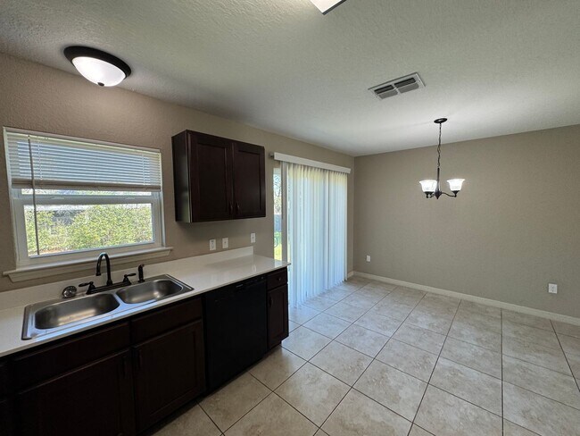 Building Photo - DISCOVER THE BEAUTIFUL 3 Bd/2Ba in Ocala!!