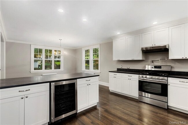 Building Photo - 48 Rossmore Ave