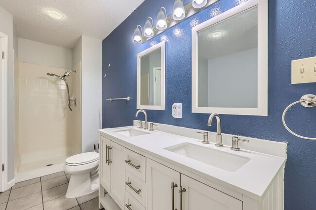 Building Photo - Ready for Move In!