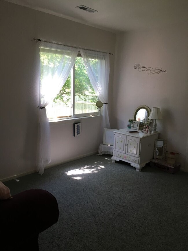 Building Photo - Adorable 2 bed/2 bath home in Southwest Longmont!