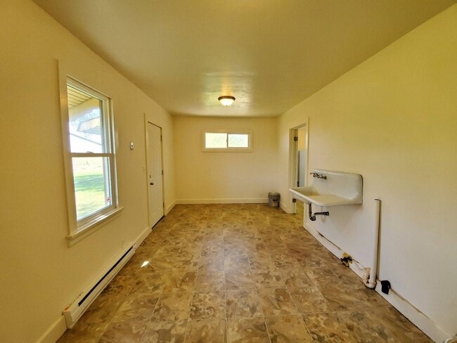 Building Photo - 3 Bedroom Home