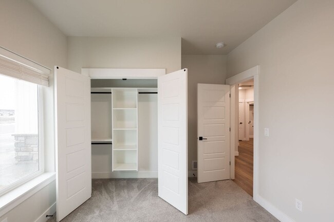 Building Photo - BEAUTIFUL 3 Bed 2 Bath Twin home in Sugar city!