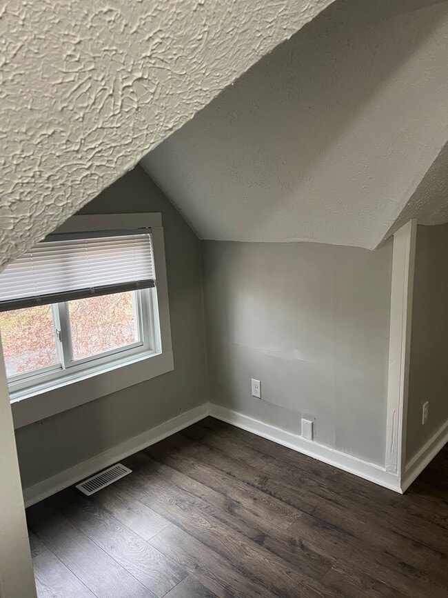 Building Photo - 1 Bed / 1 Bath unit near ISU campus