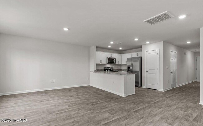 Building Photo - 2305 Gracie Ln