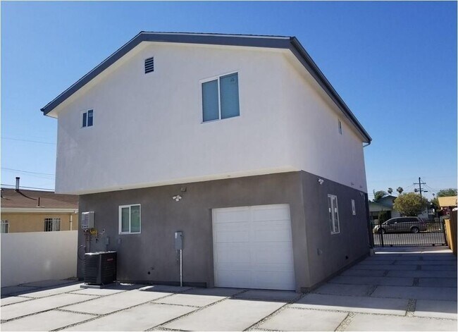 Building Photo - 718 W 85th St