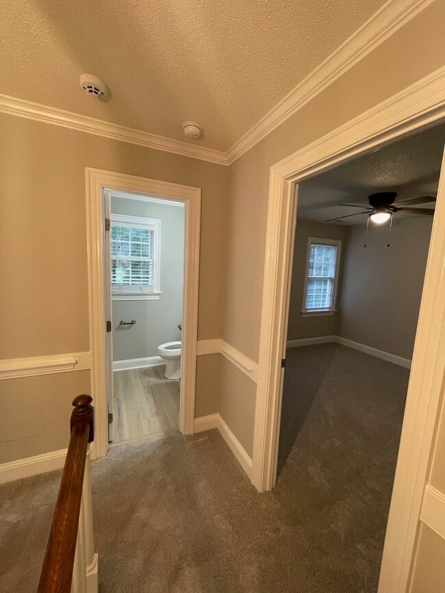 Building Photo - 3 Bedroom 2.5 Bath