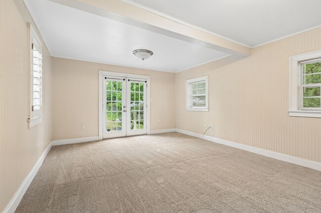 Building Photo - Water Views, Hampton, 3 bed 2.5 bath Ready Now!