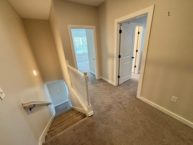 Building Photo - North Nashville home with 3 bedrooms, park...