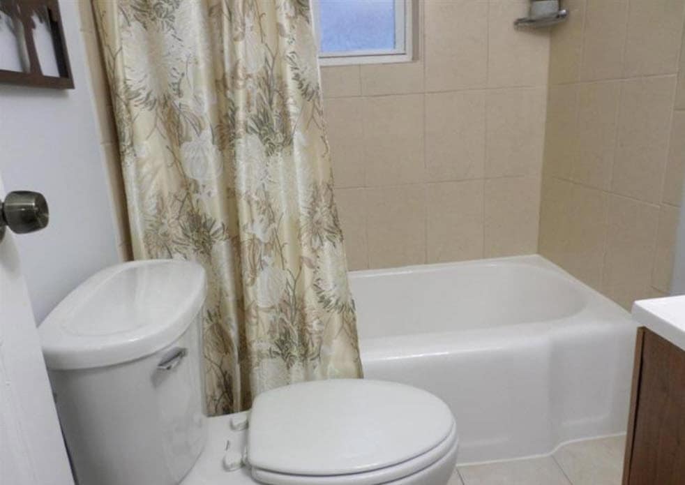 Building Photo - 129 W Reed Ave