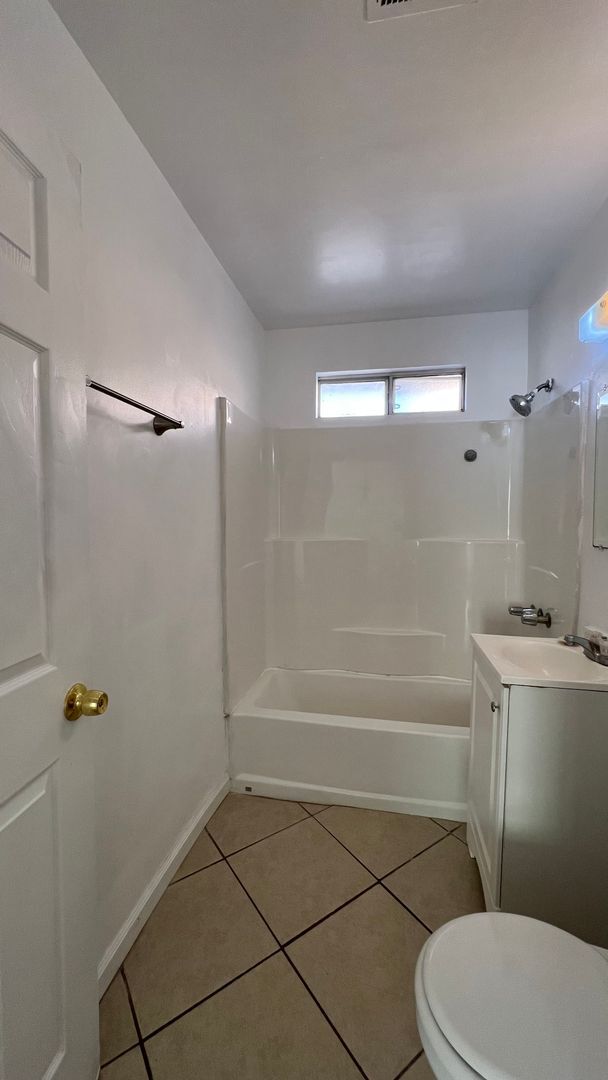 Building Photo - P008