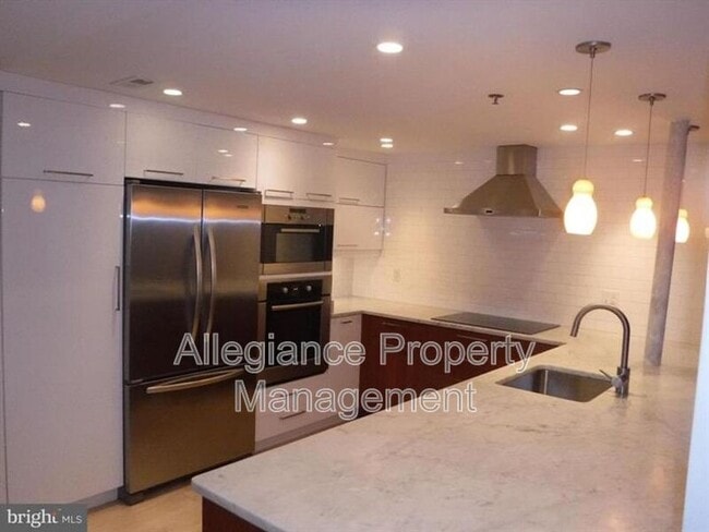 Building Photo - 545 E Braddock Rd