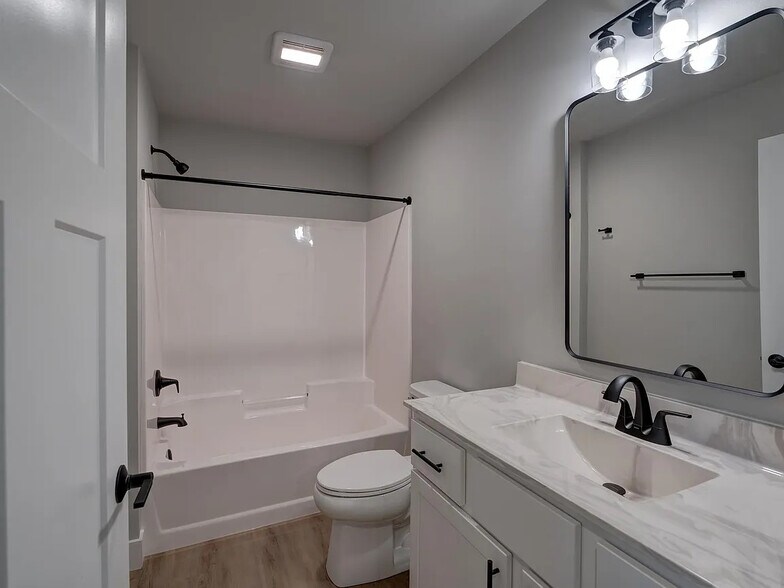 Building Photo - 115 Prairie Heights Dr