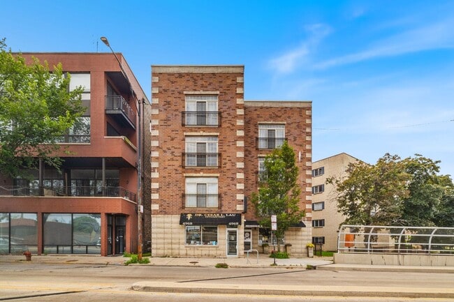 Primary Photo - 4968 N Milwaukee Ave
