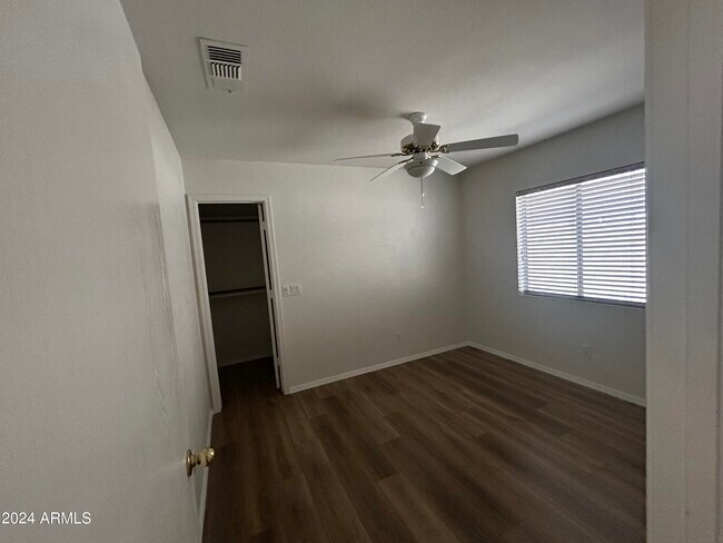 Building Photo - 755 W Baylor Ln