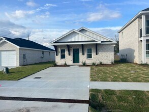 Building Photo - NEWLY CONSTRUCTED - Single-Family House fo...