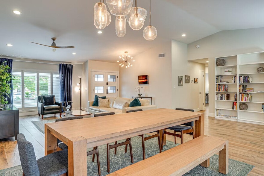 Building Photo - 2331 E Lupine Ave