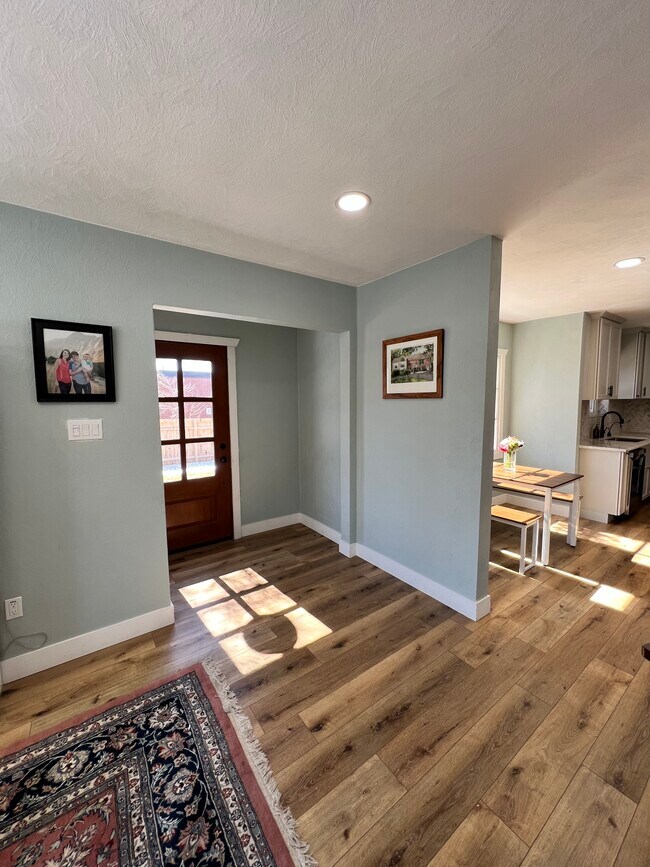 Building Photo - 1647 E Woodland Ave