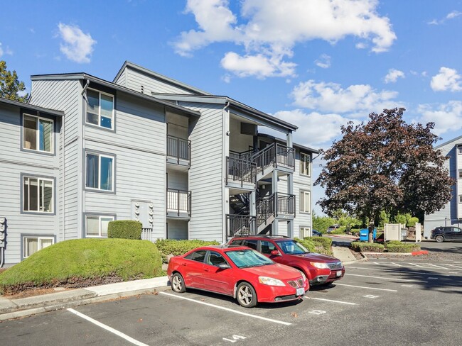 Building Photo - Newly Updated 2-Bedroom Condo in convenien...