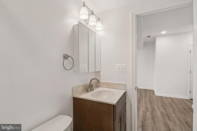 Building Photo - 303 Seaton Pl NE