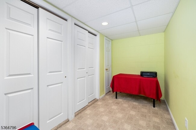 Building Photo - 28 Pinfold Ct