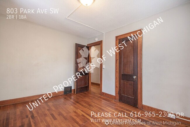 Building Photo - 803 Park St SW
